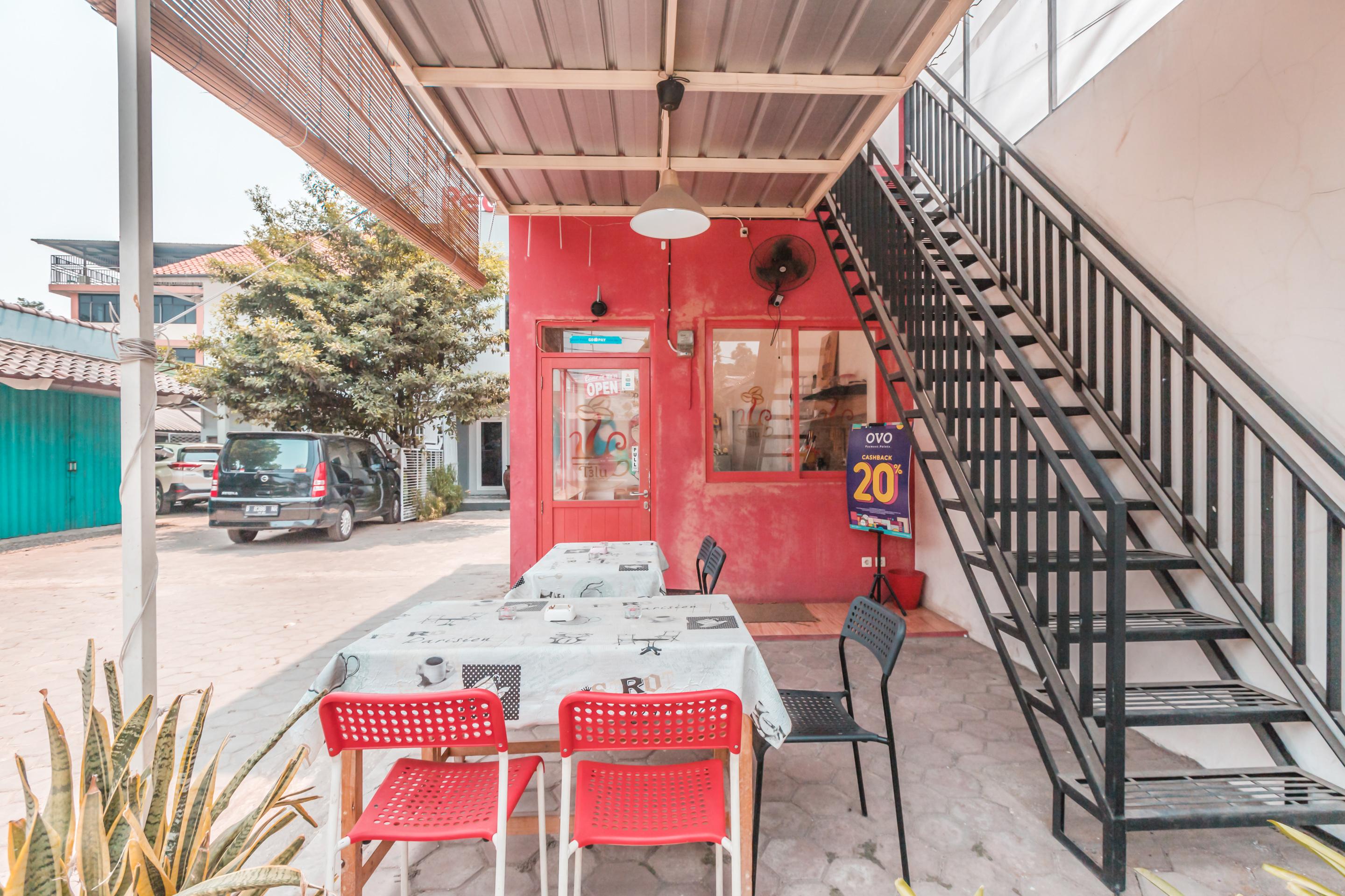 Oyo 1555 Unik Guesthouse Syariah Jakarta Exterior foto