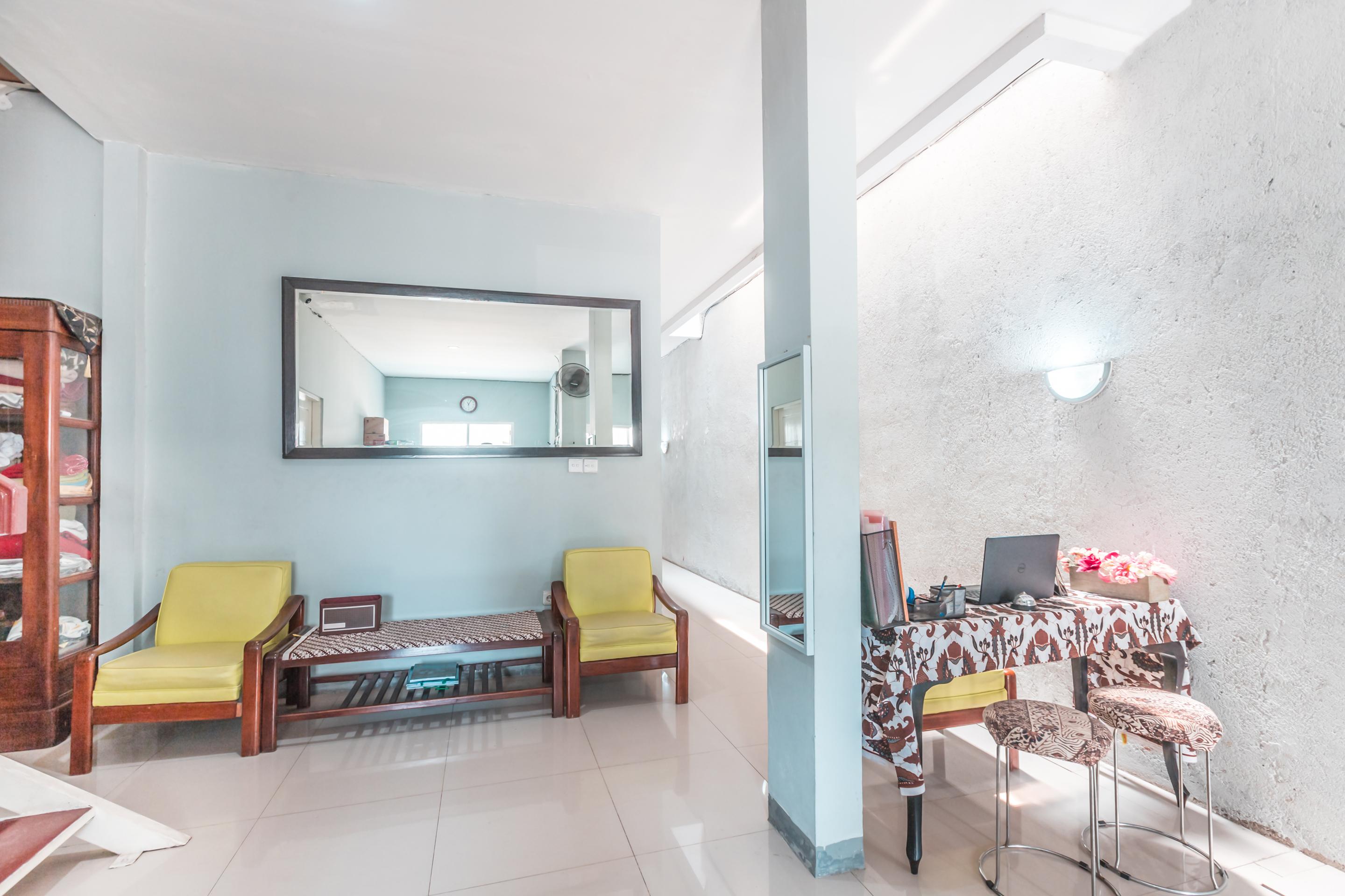 Oyo 1555 Unik Guesthouse Syariah Jakarta Exterior foto